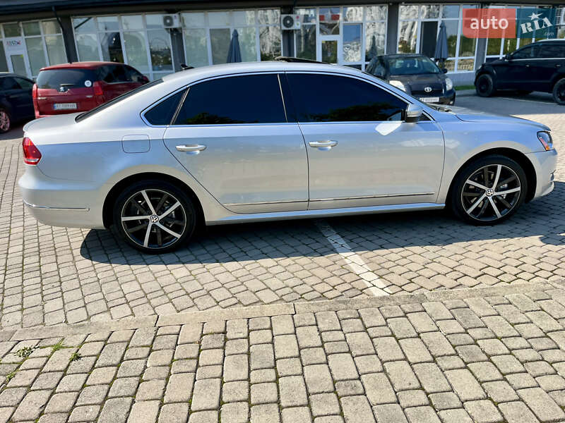 Седан Volkswagen Passat 2012 в Івано-Франківську