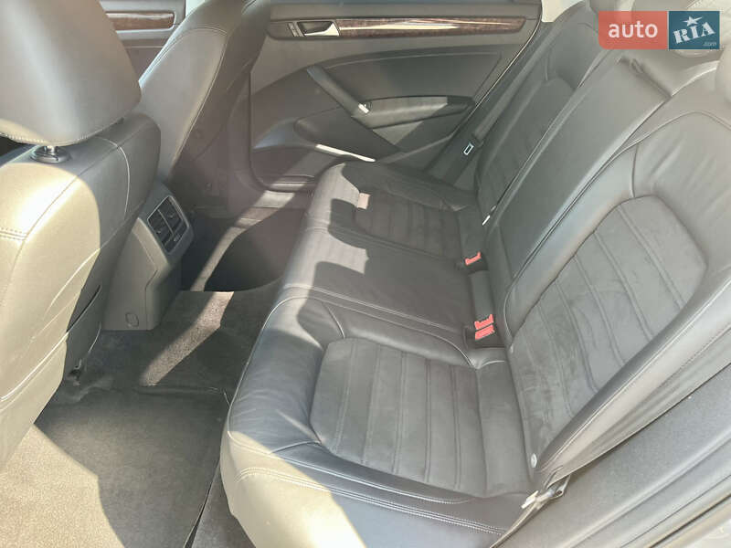 Седан Volkswagen Passat 2012 в Івано-Франківську