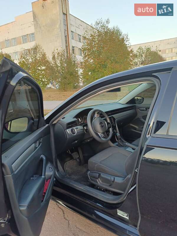 Седан Volkswagen Passat 2020 в Славутиче