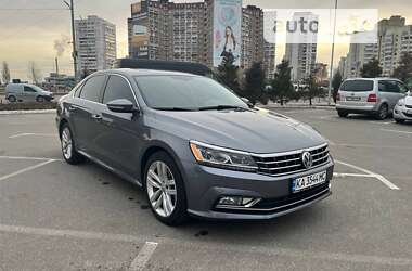 Седан Volkswagen Passat 2018 в Киеве