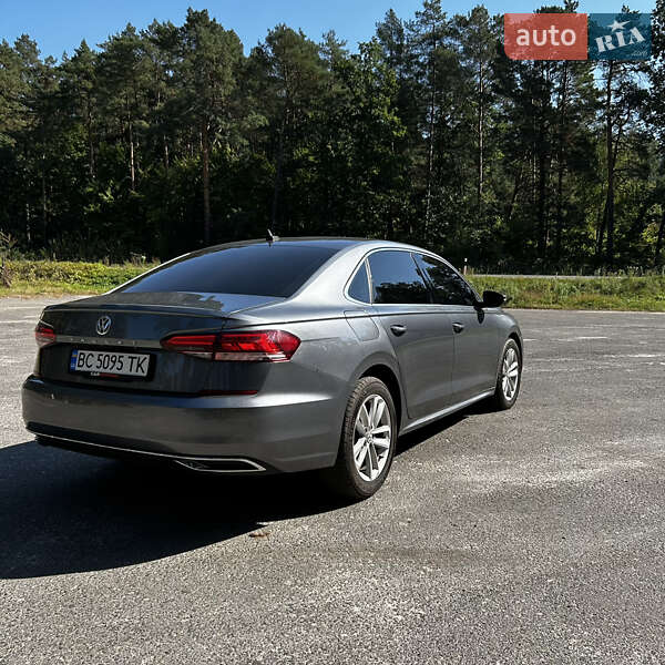 Седан Volkswagen Passat 2020 в Жовкве