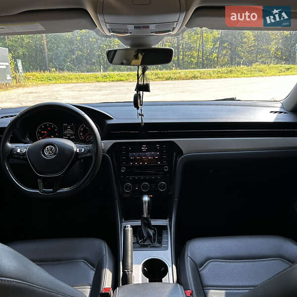 Седан Volkswagen Passat 2020 в Жовкве