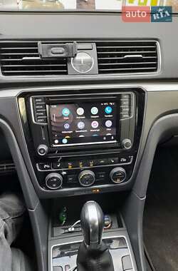 Седан Volkswagen Passat 2017 в 