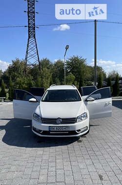 Универсал Volkswagen Passat 2011 в Почаеве