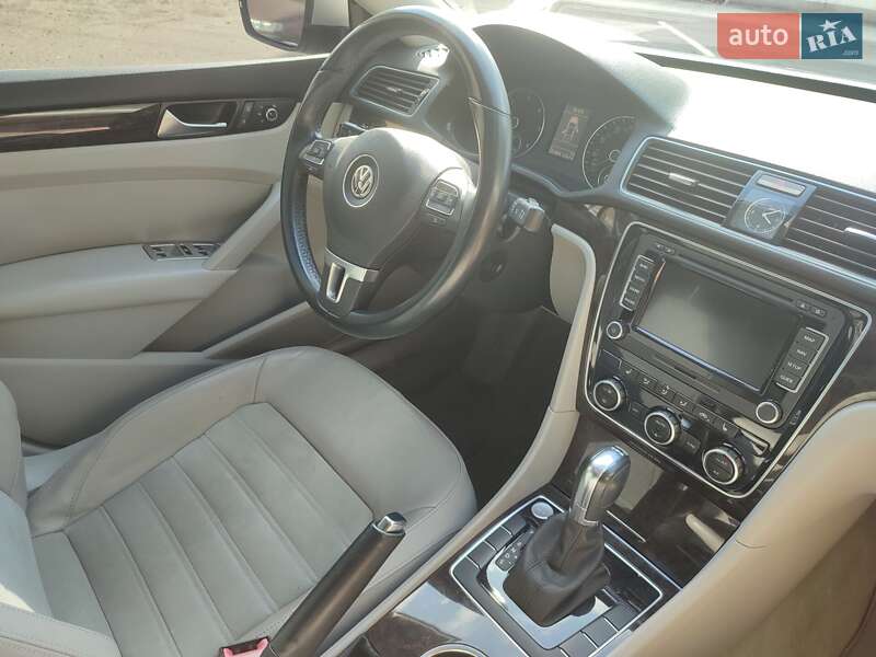 Седан Volkswagen Passat 2013 в Виннице