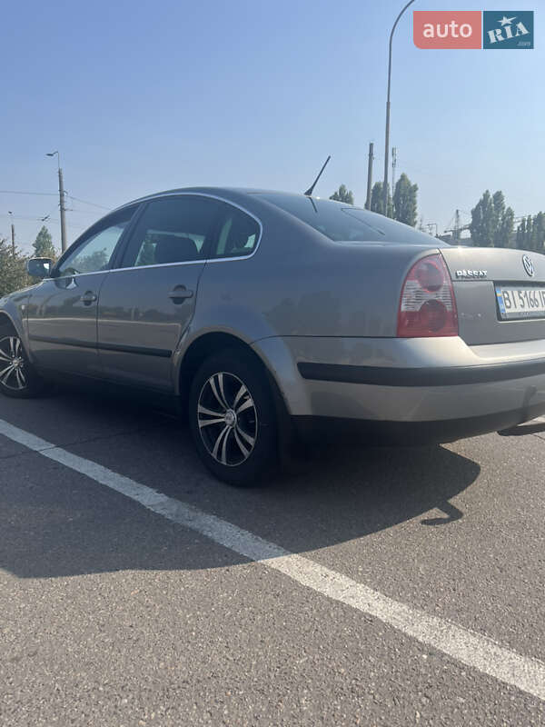 Седан Volkswagen Passat 2002 в Чернівцях