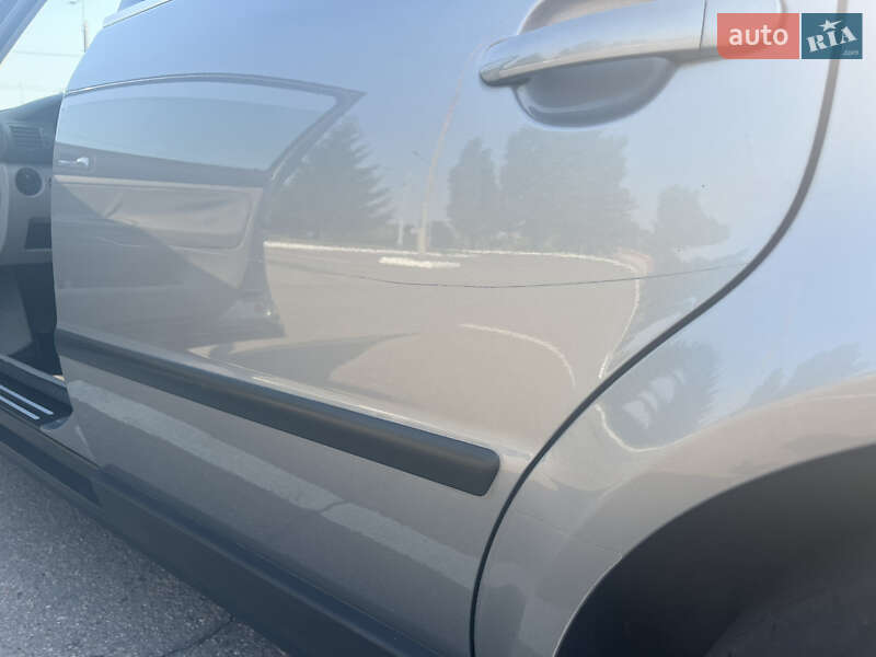 Седан Volkswagen Passat 2002 в Чернівцях