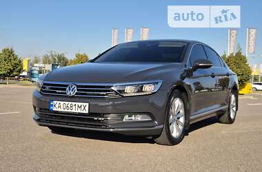 Седан Volkswagen Passat 2018 в Киеве