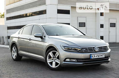 Седан Volkswagen Passat 2015 в Киеве