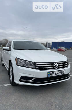 Седан Volkswagen Passat 2015 в Днепре