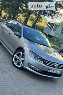 Седан Volkswagen Passat 2012 в Новояворівську