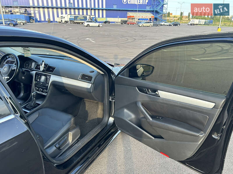 Седан Volkswagen Passat 2012 в Ровно