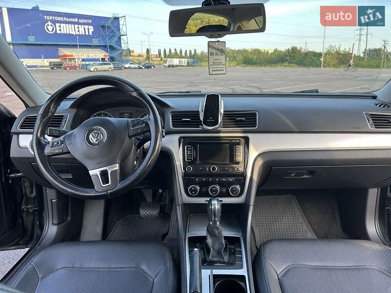 Седан Volkswagen Passat 2012 в Ровно