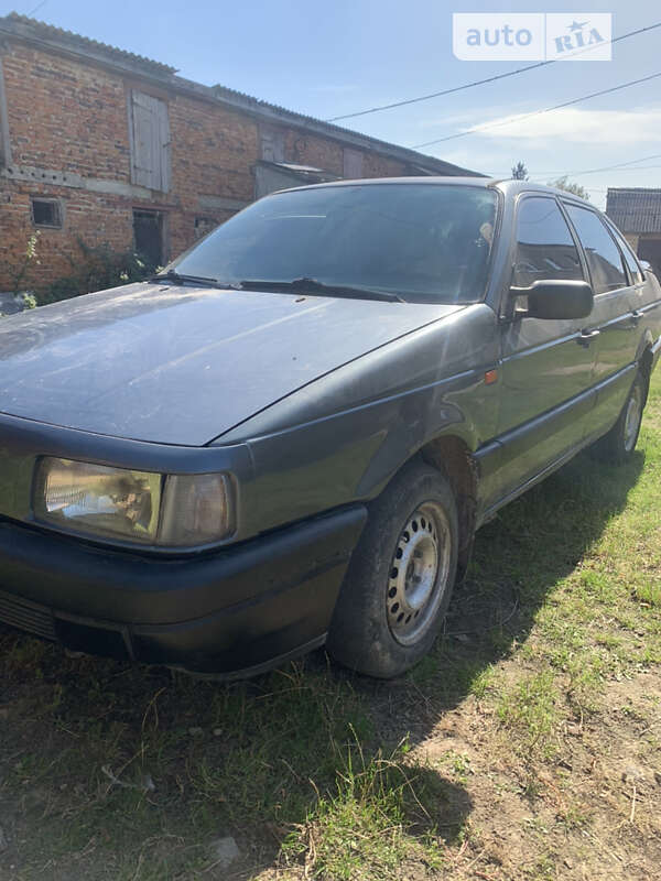 Седан Volkswagen Passat 1989 в Красному