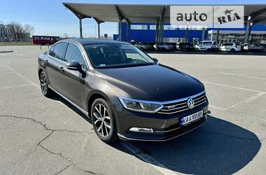 Седан Volkswagen Passat 2017 в Києві