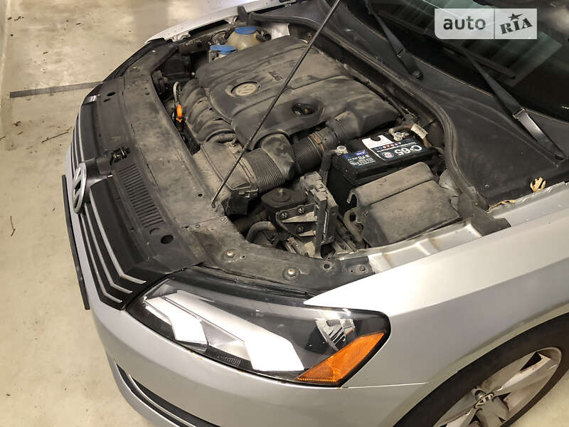 Седан Volkswagen Passat 2012 в Києві