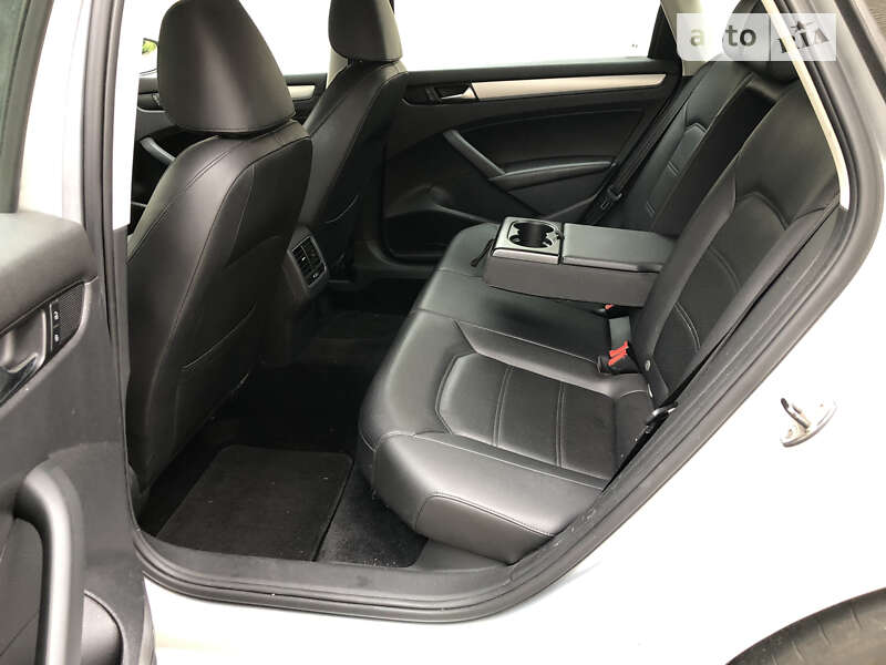 Седан Volkswagen Passat 2012 в Києві