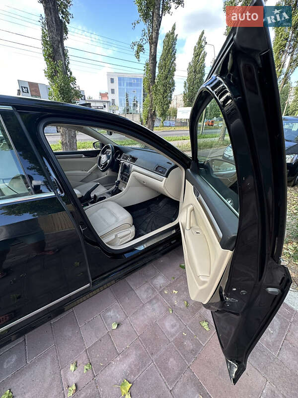 Седан Volkswagen Passat 2016 в Рівному