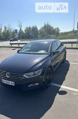 Седан Volkswagen Passat 2017 в Киеве