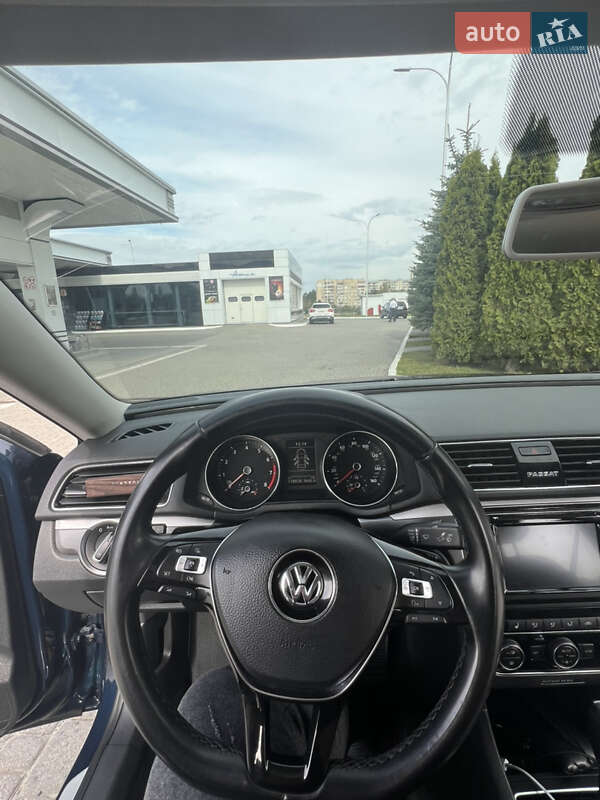 Седан Volkswagen Passat 2018 в Мостиске