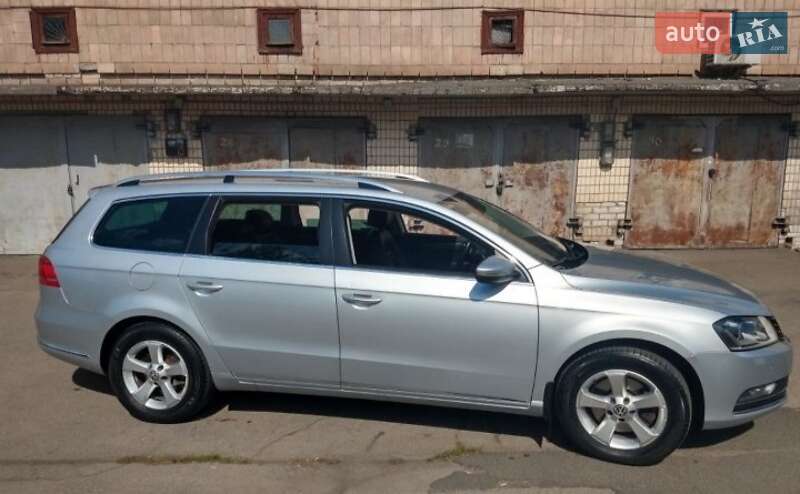 Універсал Volkswagen Passat 2012 в Києві