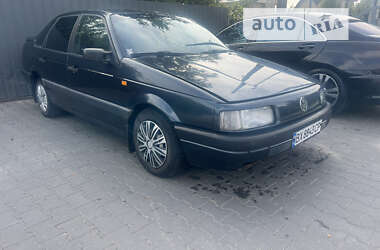 Седан Volkswagen Passat 1993 в Красилове