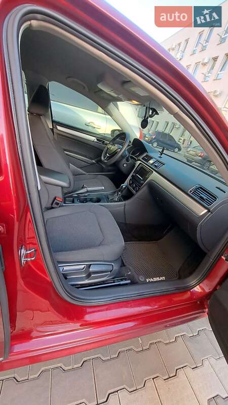 Седан Volkswagen Passat 2017 в Одессе