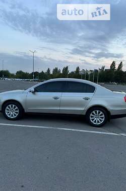 Седан Volkswagen Passat 2008 в Дніпрі