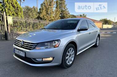 Седан Volkswagen Passat 2013 в Харкові