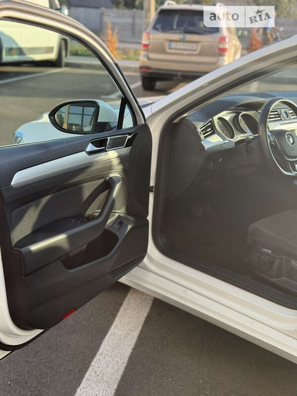 Універсал Volkswagen Passat 2015 в Чернігові фото 15 Універсал Volkswagen Passat 2015 в Чернігові