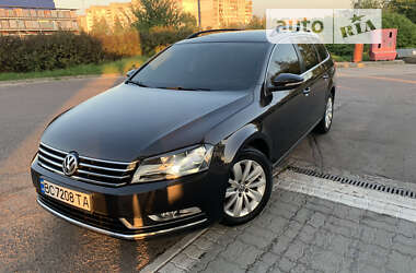 Універсал Volkswagen Passat 2011 в Дрогобичі