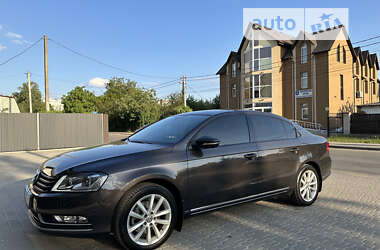 Седан Volkswagen Passat 2011 в Києві