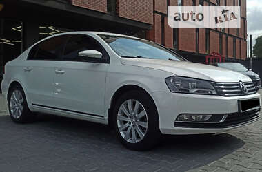 Седан Volkswagen Passat 2013 в Львові