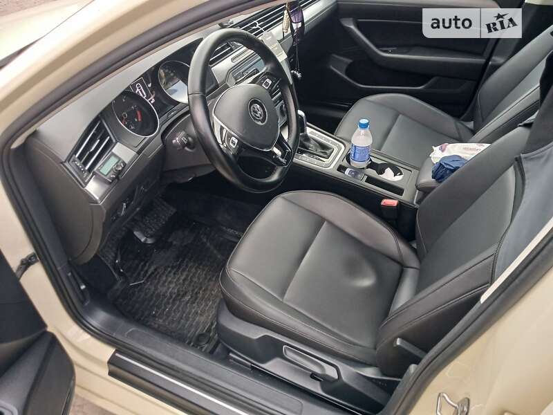 Универсал Volkswagen Passat 2017 в Житомире