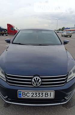 Седан Volkswagen Passat 2012 в Львове