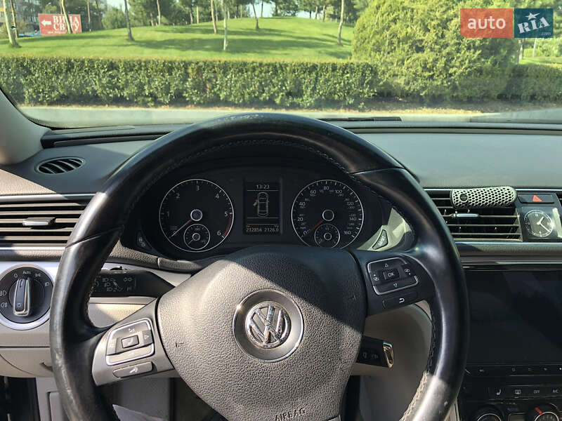 Седан Volkswagen Passat 2013 в Днепре