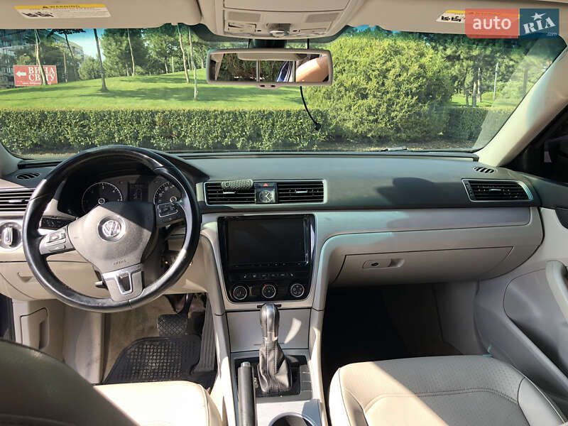 Седан Volkswagen Passat 2013 в Днепре