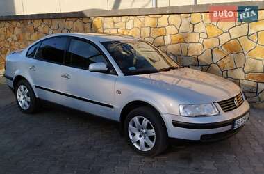 Седан Volkswagen Passat 1998 в Могилев-Подольске