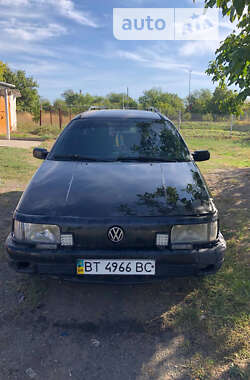 Универсал Volkswagen Passat 1991 в Снигиревке