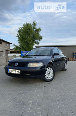 Седан Volkswagen Passat 1999 в Ужгороде