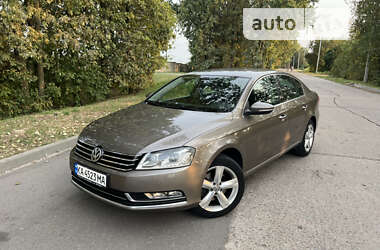 Седан Volkswagen Passat 2011 в Києві