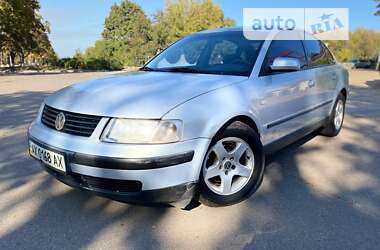 Седан Volkswagen Passat 1998 в Харькове