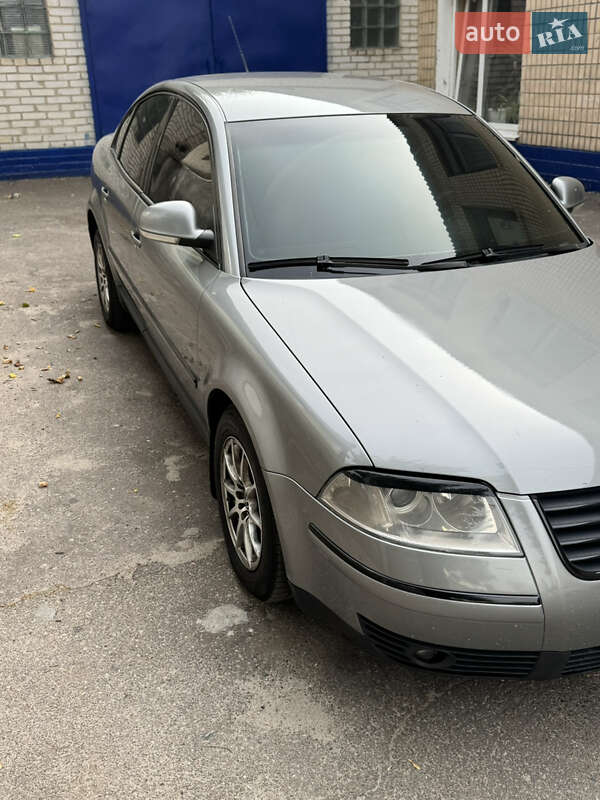Седан Volkswagen Passat 2004 в Киеве