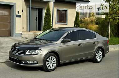 Седан Volkswagen Passat 2013 в Дніпрі