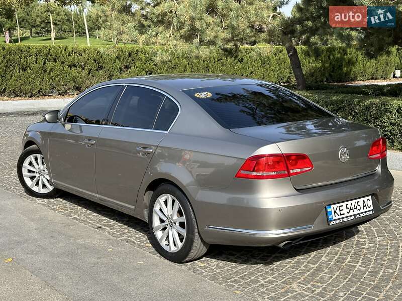 Седан Volkswagen Passat 2013 в Дніпрі