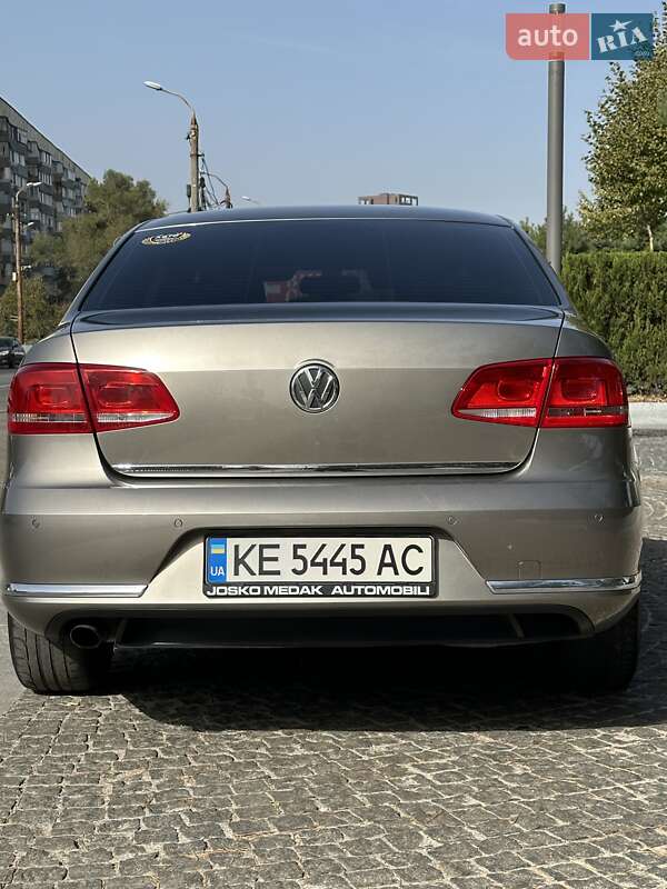 Седан Volkswagen Passat 2013 в Дніпрі