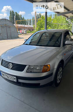 Седан Volkswagen Passat 1997 в Житомире