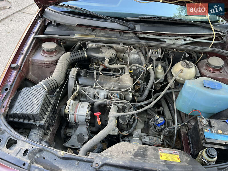 Седан Volkswagen Passat 1991 в Побужском