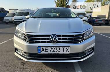 Седан Volkswagen Passat 2018 в Днепре