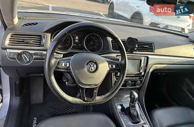 Седан Volkswagen Passat 2018 в Дніпрі